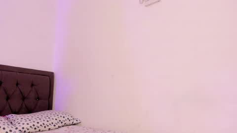 Emiliana online show from January 2025 05:01:02 AM