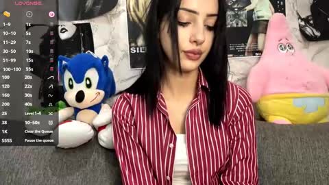 Amelia online show from November 2025 08:21:01 PM