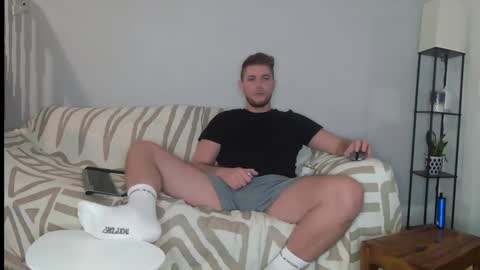 Snapshot of englishladxxx chatting on December 2024 12:44:01 AM Englishladxxx online show from December 2024 12:44:01 AM