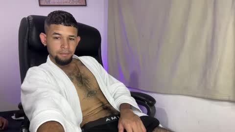 enyel_100 online show from April 2026 03:39:02 PM