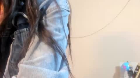 Snapshot of enyelsalas2 chatting on February 2025 10:54:01 PM Angela online show from February 2025 10:54:01 PM