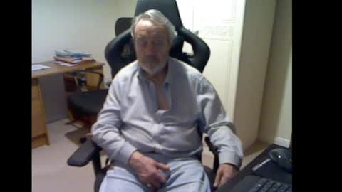 erasmus_d online show from February 2025 06:35:02 PM