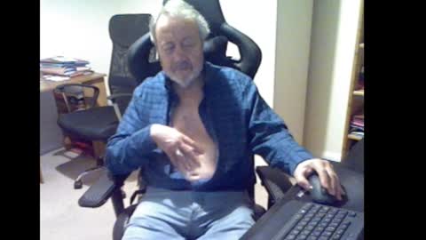 erasmus_d online show from January 2026 06:11:02 PM