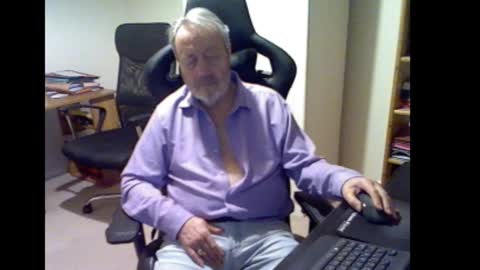 erasmus_d online show from February 2026 06:00:02 PM