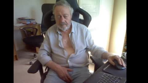 erasmus_d online show from April 2026 04:20:02 PM