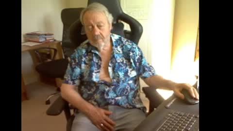 Snapshot of erasmus_d chatting on July 2026 04:35:02 PM erasmus_d online show from July 2026 04:35:02 PM