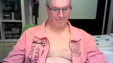 ErBee62 online show from April 2026 09:17:01 PM