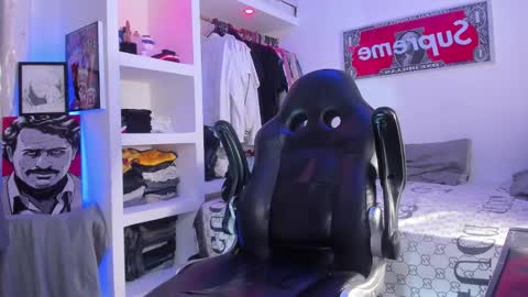 Snapshot of eren_blade_ chatting on October 2025 08:08:01 PM Tht BOSS Eren online show from October 2025 08:08:01 PM