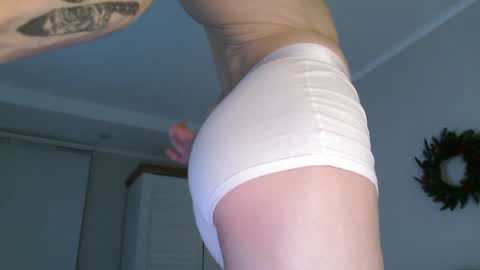 Snapshot of eric_crush chatting on December 2024 04:05:02 AM Eric Crush online show from December 2024 04:05:02 AM