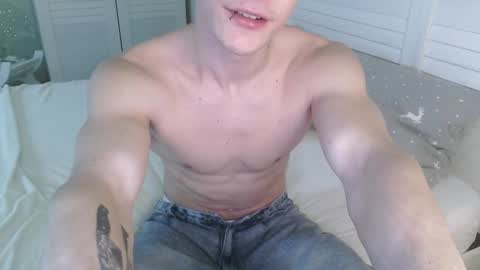 Snapshot of eric_crush chatting on January 2025 04:04:01 AM Eric Crush online show from January 2025 04:04:01 AM