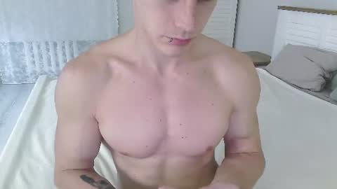 Snapshot of eric_crush chatting on June 2026 04:20:01 AM Eric Crush online show from June 2026 04:20:01 AM