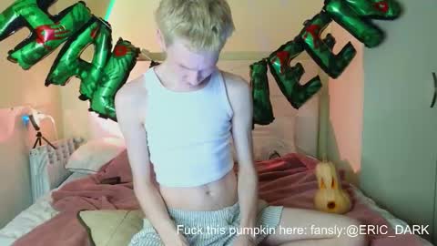 Snapshot of eric_dark chatting on October 2025 04:52:01 PM Eric online show from October 2025 04:52:01 PM