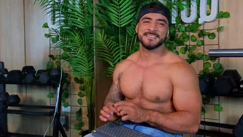 Snapshot of eric_harrison1 chatting on December 2024 09:04:02 PM Brayan online show from December 2024 09:04:02 PM