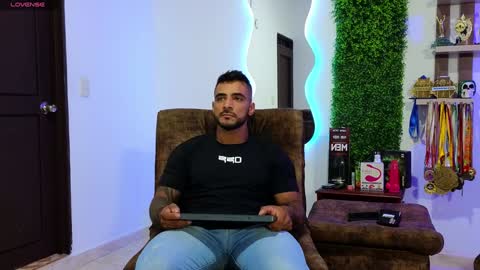 Snapshot of eric_harrison1 chatting on December 2024 10:49:02 PM Brayan online show from December 2024 10:49:02 PM