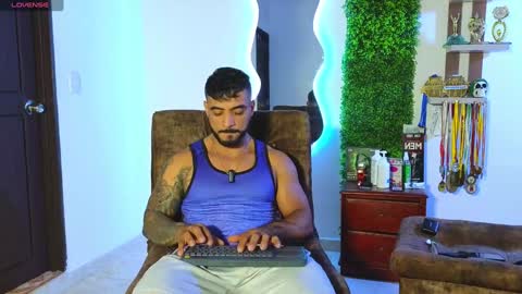 Snapshot of eric_harrison1 chatting on January 2025 11:10:02 PM Brayan online show from January 2025 11:10:02 PM