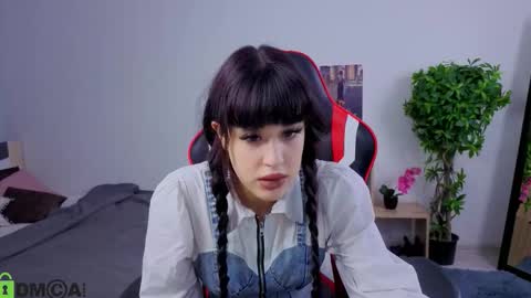 Erika online show from October 2025 02:37:01 PM
