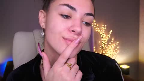 Erica online show from October 2025 06:10:01 AM