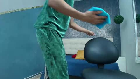   online show from January 2026 04:07:02 AM