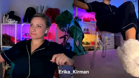 Erika      online show from November 2025 10:04:02 AM