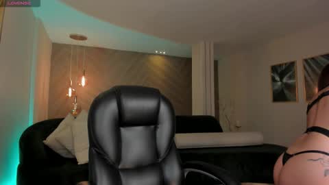 Erika Benz online show from November 2025 12:16:01 PM