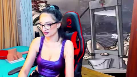 erikalorren online show from January 2025 10:02:01 PM