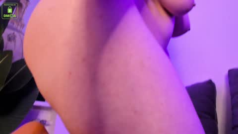 Erika online show from November 2025 04:13:02 AM