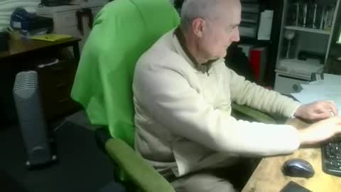 Snapshot of ernello chatting on October 2025 12:59:02 PM ernello online show from October 2025 12:59:02 PM