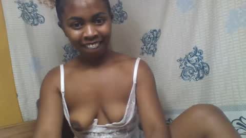 Snapshot of erolinee chatting on October 2025 05:55:01 AM erolinee online show from October 2025 05:55:01 AM