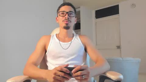 Snapshot of eros_becker_ chatting on May 2026 12:27:02 AM eros_becker_ online show from May 2026 12:27:02 AM