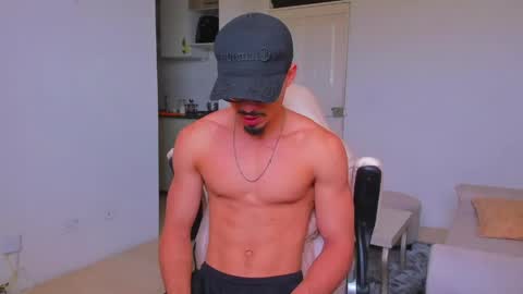 Snapshot of eros_becker_ chatting on May 2026 04:04:02 PM eros_becker_ online show from May 2026 04:04:02 PM