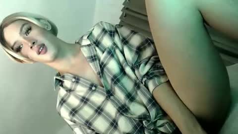 erotic_empress18 online show from June 2026 08:03:01 PM