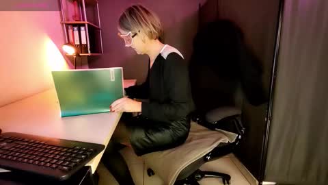 Eva online show from November 2025 10:36:02 AM