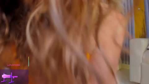 Snapshot of erotik_lady chatting on February 2025 09:48:01 PM TINY online show from February 2025 09:48:01 PM