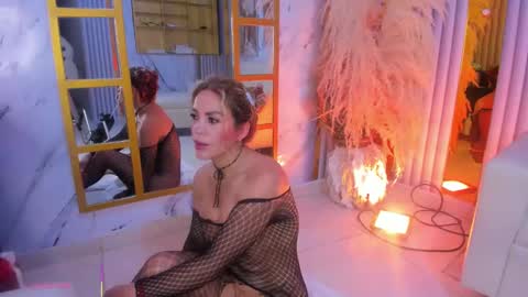 Snapshot of erotik_lady chatting on February 2025 09:53:02 PM TINY online show from February 2025 09:53:02 PM