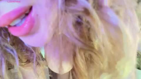 Snapshot of erotik_lady chatting on October 2025 01:28:01 AM TINY online show from October 2025 01:28:01 AM