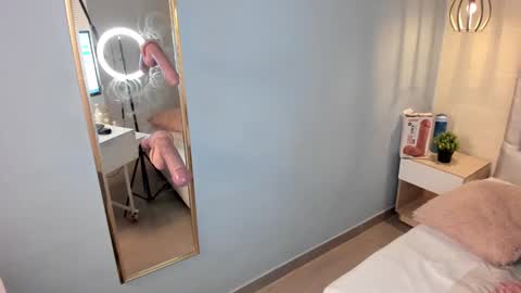 Escarlet online show from January 2025 03:33:01 PM