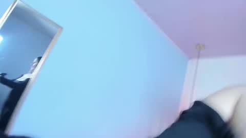 Escarlet online show from December 2025 02:11:01 PM