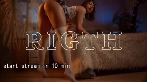 Snapshot of escarlett_wii chatting on October 2025 12:41:02 PM SCARLETT online show from October 2025 12:41:02 PM