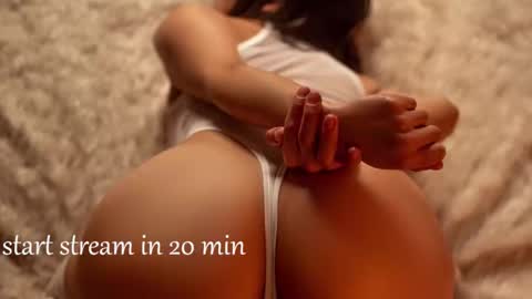 Snapshot of escarlett_wii chatting on November 2025 01:02:01 PM SCARLETT online show from November 2025 01:02:01 PM