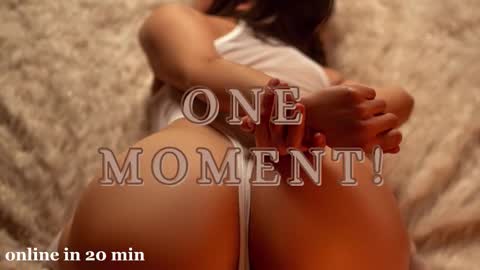 Snapshot of escarlett_wii chatting on November 2025 11:42:01 AM SCARLETT online show from November 2025 11:42:01 AM