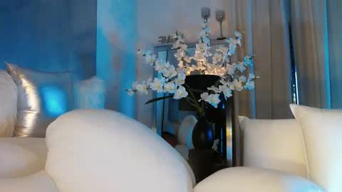 Snapshot of eskeira_ chatting on January 2025 01:16:02 AM Esther online show from January 2025 01:16:02 AM
