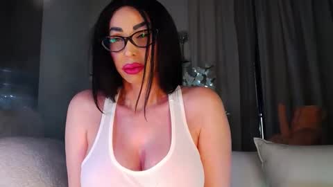 Snapshot of eskeira_ chatting on September 2025 09:18:01 PM Esther online show from September 2025 09:18:01 PM