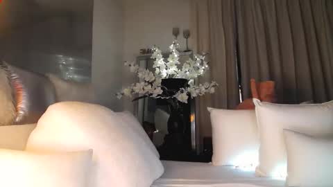 Snapshot of eskeira_ chatting on October 2025 09:36:01 PM Esther online show from October 2025 09:36:01 PM