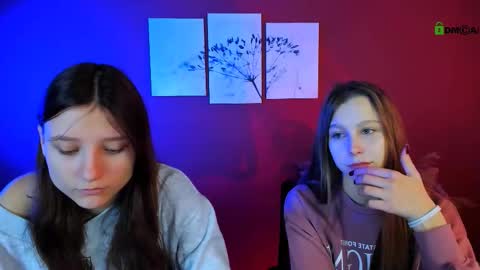 esme_moore_ online show from October 2025 08:28:01 AM