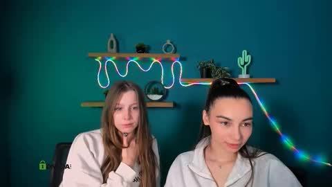 esme_moore_ online show from December 2025 09:29:01 AM