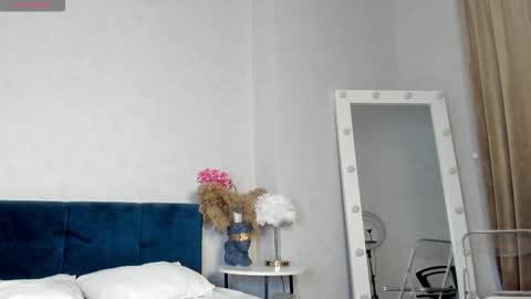 Snapshot of esme_runn chatting on November 2025 03:27:02 AM Esme Runn online show from November 2025 03:27:02 AM