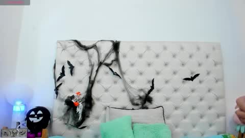 esmeralda  online show from October 2025 03:35:01 PM