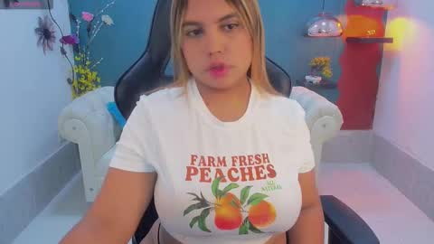 ESMERALDA  online show from February 2026 12:09:02 PM