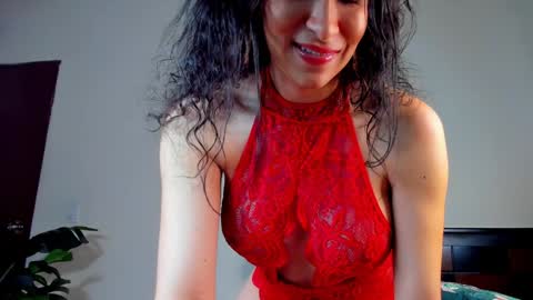 K E Y R A  independent model  online show from December 2024 03:47:02 AM