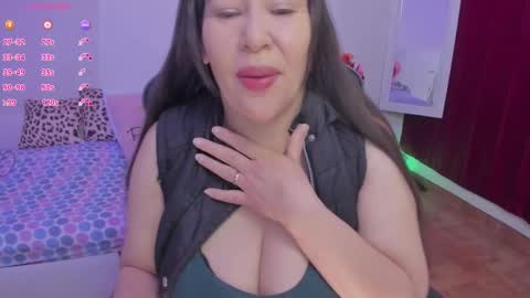 esme online show from October 2025 11:29:01 AM